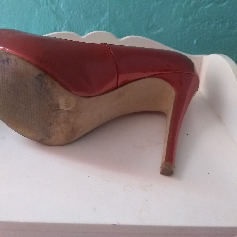 Red Pumps - Picture 3 of 4